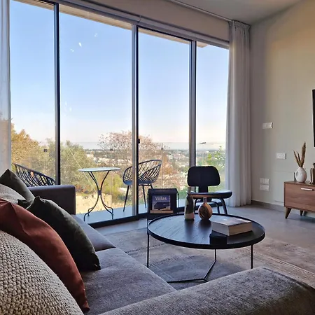 Aeon Residences - In The Heart Of Holiday home Paphos