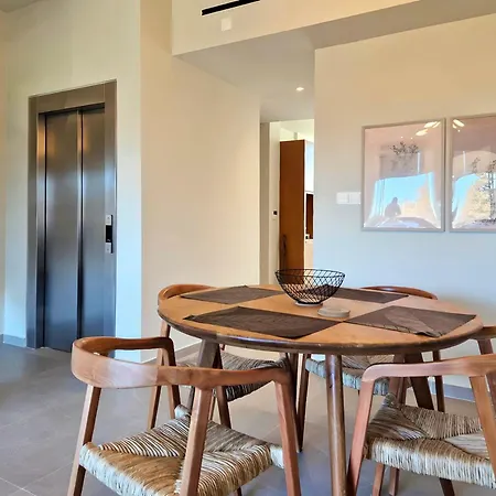 Aeon Residences - In The Heart Of Holiday home Paphos