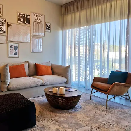 Aeon Residences - In The Heart Of * Πάφος
