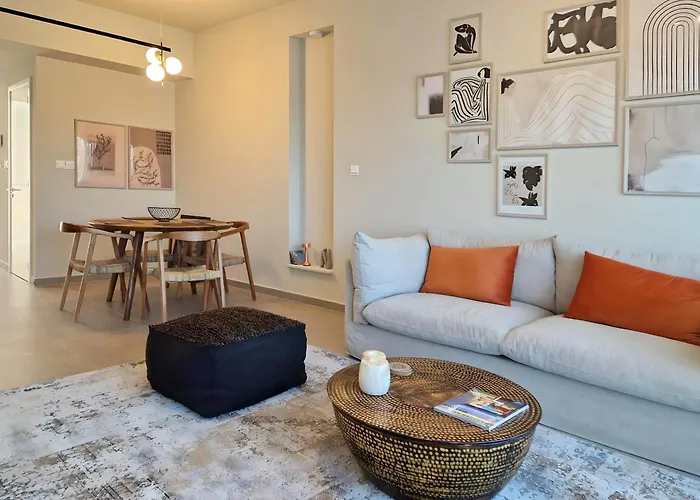 Aeon Residences - In The Heart Of * パ フォス